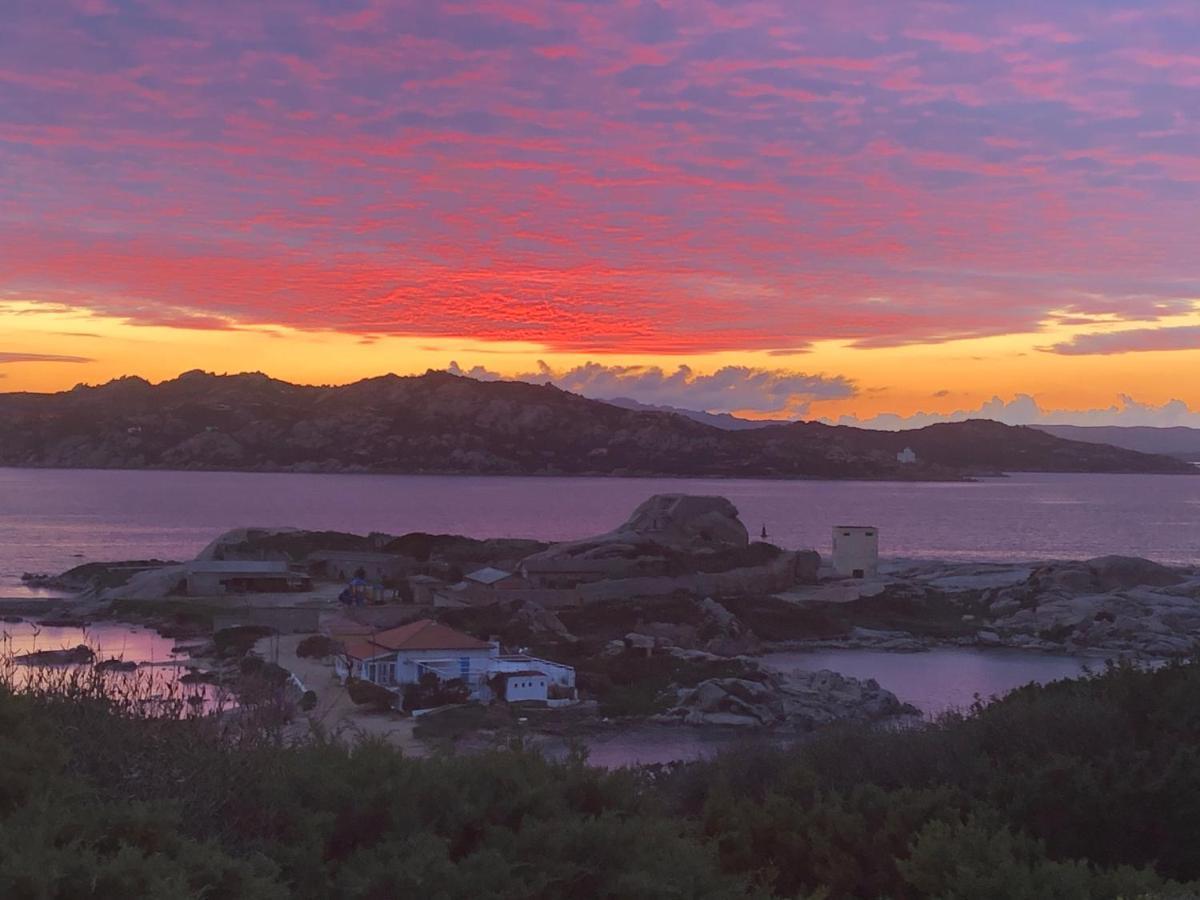 A Punta Tegge il mare la spiaggia il tramonto Villa La Maddalena  Esterno foto